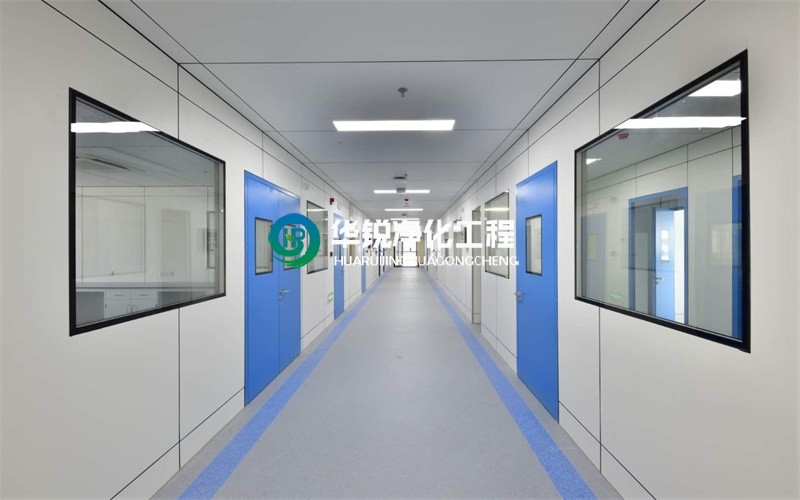 根据IDC精密空调特点，确定机房气流组织需要注意哪些方面
